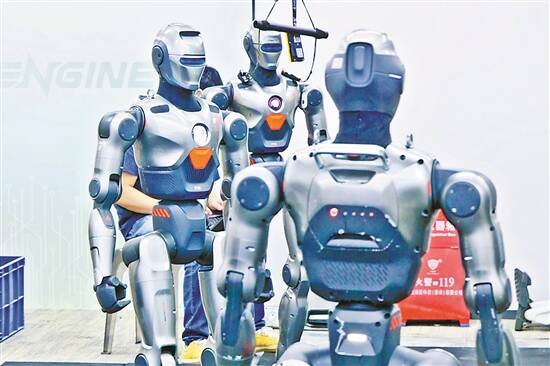 智策管家 能跳舞、会空翻？具身智能助力“深圳造”机器人加速进化